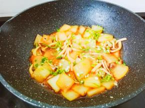 撒点葱花就可以起锅了。