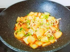 撒点葱花就可以起锅了。