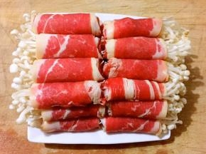 卷的时候不要太紧也不要太松看着就好有食欲