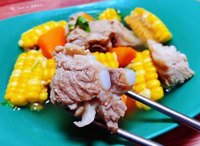 玉米胡萝卜排骨汤