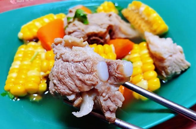 玉米胡萝卜排骨汤