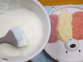 倒在饼干粉上面就完成啦 超级简单