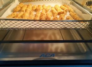 还有一分钟鸡柳就好了，可以看到已经变的焦黄了。