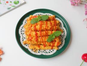 挤上番茄酱就可以开吃啦！