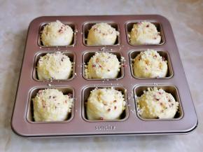 再撒上做好的酥粒就可以啦！