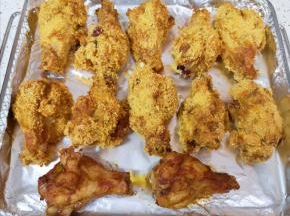 时间到以后，将翅根取出翻面。