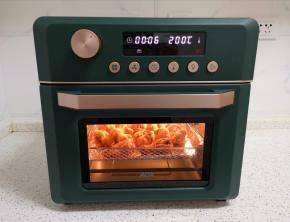 继续送入空气炸烤箱，选择“空气炸”功能200度烤6分钟即可。