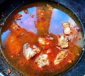 添加适量清水大火炖起来