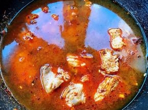 添加适量清水大火炖起来