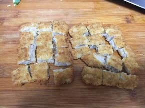 藤椒鸡排切成小块