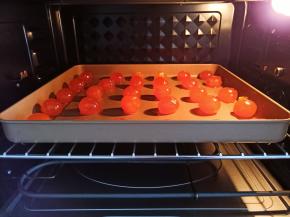 烤箱160度预热10分钟，160度烤6分钟就可以【具体时间看蛋黄大小】