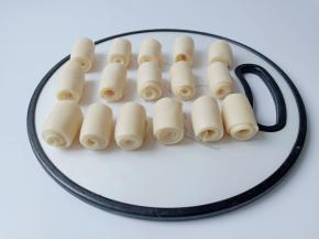 醒发好的面团跟上面的操作一样，擀成牛舌状态再次卷起来醒发15分钟，当然一次做的量多的话也可以不醒发。