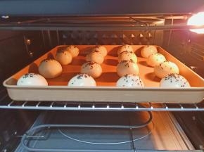 烤箱180度预热10分钟后，烤盘放入中层180度烤30分钟即可。