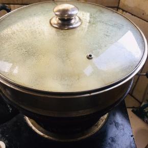 水开放在蒸锅上，大火蒸15分钟即成关火！再闷5分钟开盖！