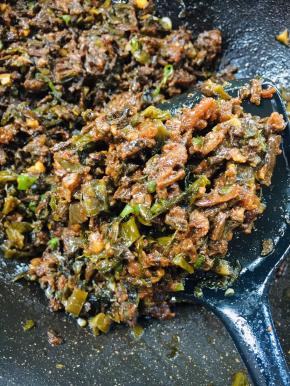 翻炒均匀即可关火晾凉备用！