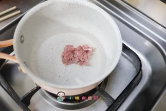 冷水下锅把肉煮熟捞出
