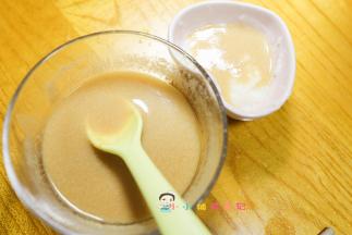 混合这个米糊给孩子吃就可以啦一定不可以给孩子吃太稀的米糊哦营养密度太低