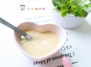 如果半个月要逐渐增加稠度，做的米糊勺子是黏住完全不掉的状态