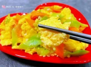 鸡蛋入口鲜嫩味美混搭莴笋和胡萝卜一起吃口感棒棒哒