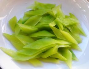 莴笋切成马蹄片胡萝卜同样切法