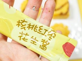 根据自己的口味淋上各种酱就更好吃了