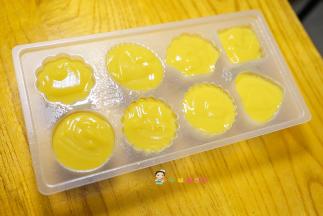 倒入刚刚做好的南瓜鹰嘴豆泥冷藏2-3小时脱模即可