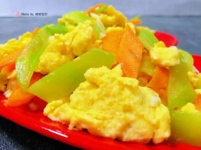 这是一道快手菜不宜炒至时间过长营养易流失