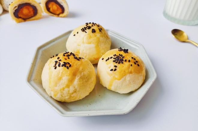 玫瑰蛋黄豆沙酥