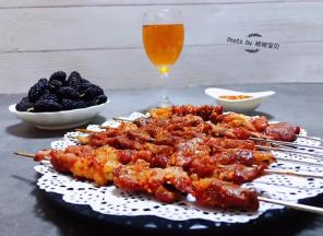 此时一定少不了啤酒和水果噢