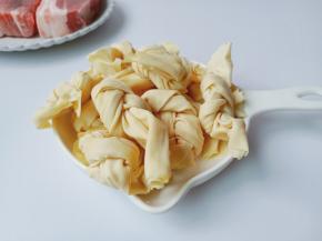 千张结根据自己的喜欢可以用其他食材替换。