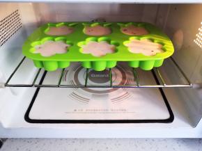 放入微波炉中层，开启组合微波3，设置十分钟