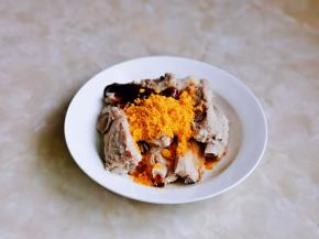 再加入咸蛋黄粉。