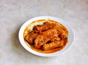 戴上食品手套，抓拌均匀，腌制30分钟。