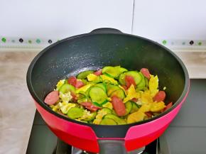 快速翻炒均匀即可关火出锅。