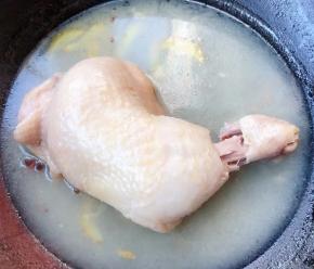 鸡腿煮熟满屋飘香