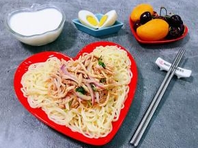 搭配鸡蛋牛奶水果一起吃就是标配的早餐