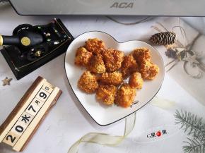 ACA空气炸烤箱做出来的香喷喷的鸡脆骨放心大胆的吃，不用担心吃多了会上火，不但没有用一滴油，而且在空炸的过程中还把肉里多余的油脂都给炸出来了。真正做到了低脂无油