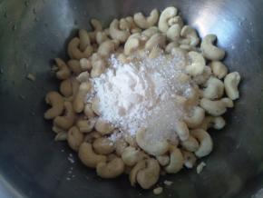 再加入玉米淀粉。