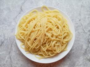 捞出控一下水分备用。