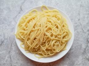 捞出控一下水分备用。