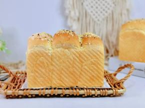 香甜松软的吐司面包。