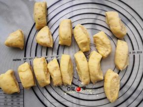 用刀分成大小均匀的面块儿