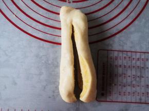 切开，一头不要切断