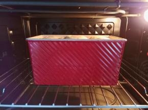 放烤箱再次发酵至九分满。