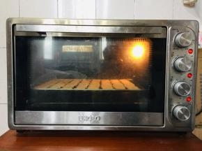 烤箱提前上下火190度预热好！放入烤箱烤10分钟左右！