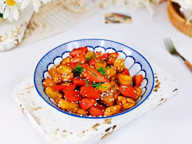 孜然土豆丁炒香肠