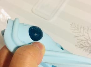 冰冻好后，手指轻轻顶一下就可以完美的脱模了！