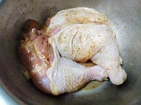 放冰箱冷藏腌制，过夜更入味，中间记得翻面哦。