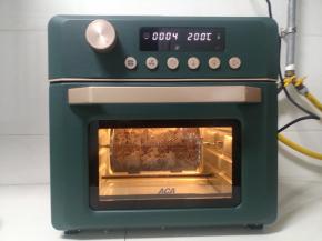 放入200度预热五分钟以上的烤箱中。