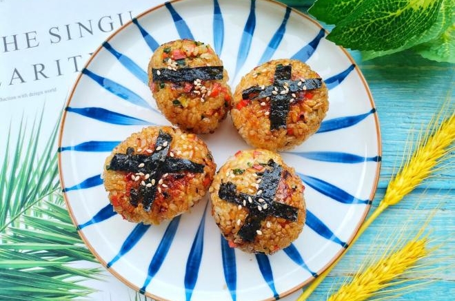恐龙蛋海苔饭团